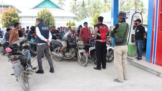Polres Butur Awasi Distribusi BBM di SPBU Laangke, Harga Eceran Tembus Rp20 Ribu per Liter   