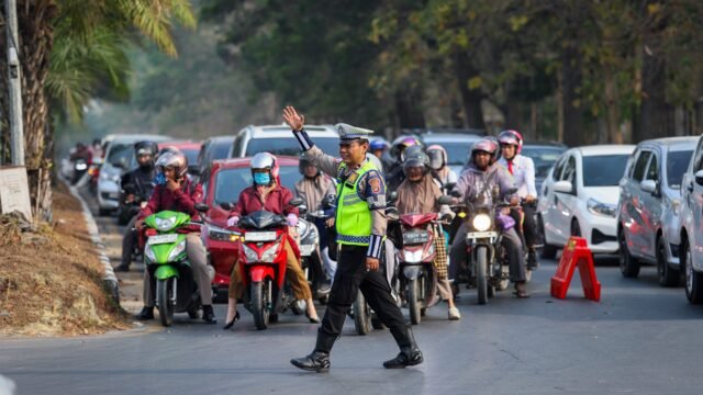 Wakapolda Sultra Turun Langsung Atur Lalu Lintas, Operasi Patuh Anoa 2026 Resmi Dimulai