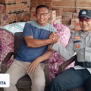 Bhabinkamtibmas Polsek Kulisusu Sambangi Warga Desa Loji, Ajak Bersama Jaga Kamtibmas